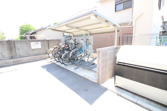 物件外観写真3　(駐輪場)