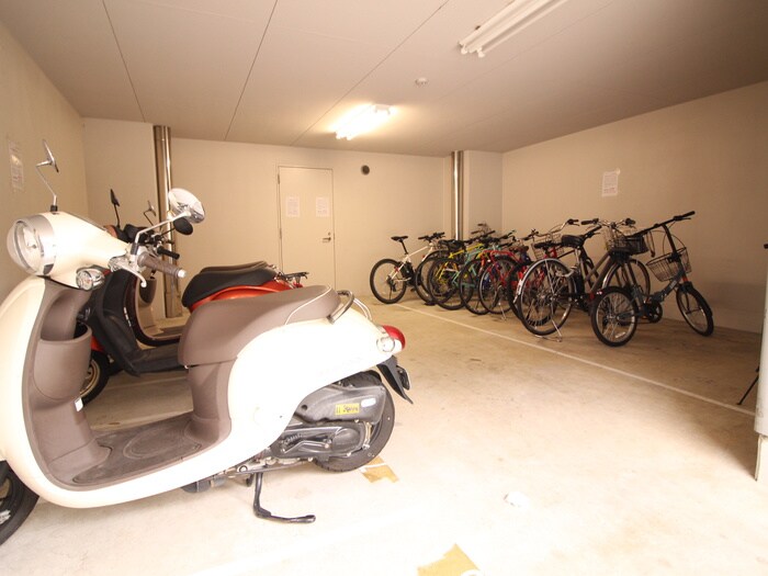 物件外観写真5　(駐輪場)