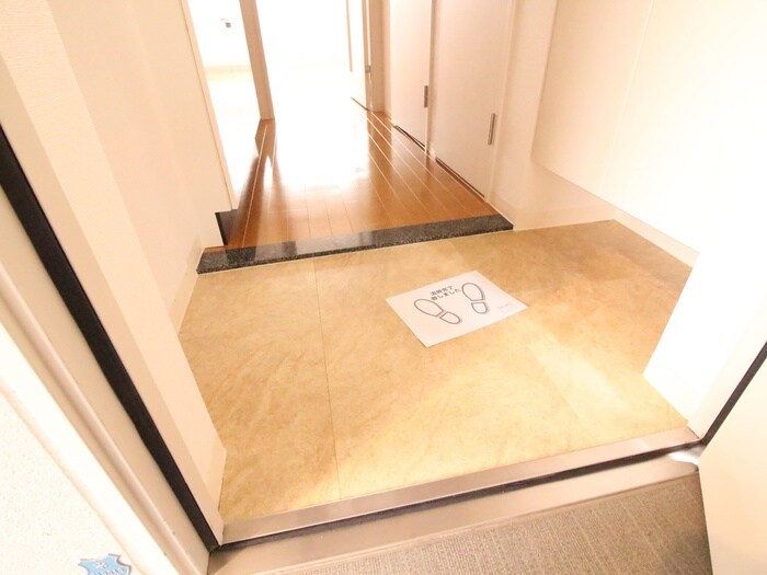 物件内観写真18　(玄関)