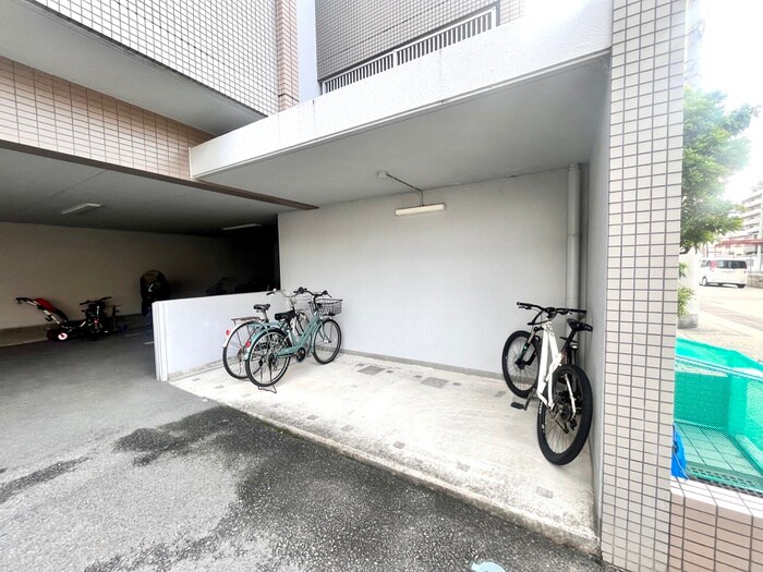 物件外観写真4　(駐輪場)