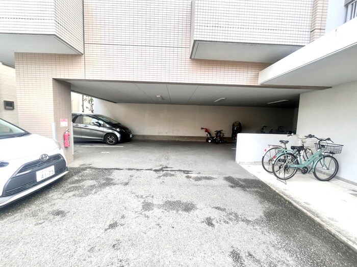 物件外観写真5　(駐車場)