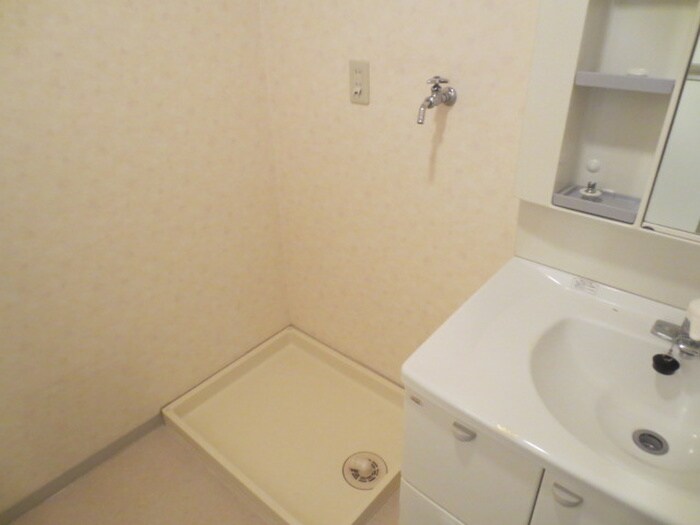 物件内観写真15　(洗濯機置場)