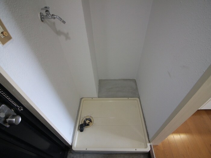 物件内観写真14　(洗濯機置場)