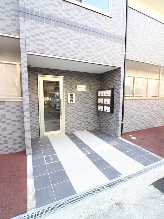 物件外観写真2　(エントランス部分)