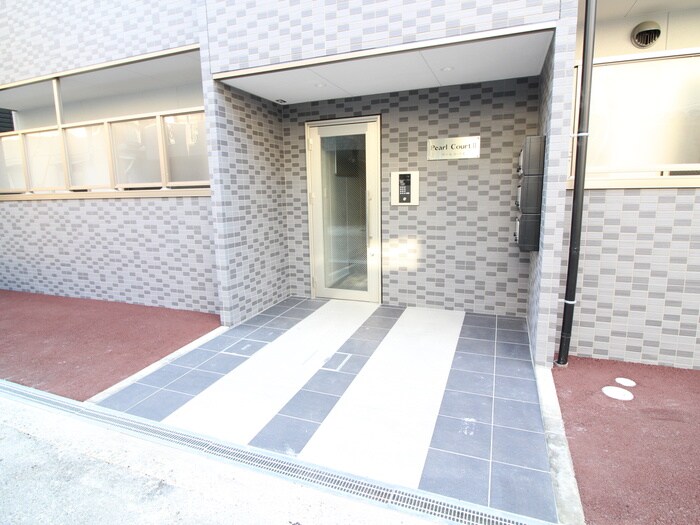 物件外観写真6　(エントランス部分)