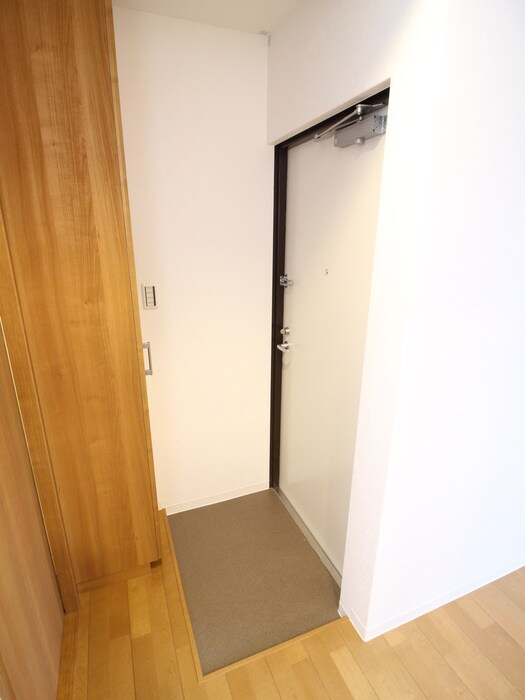 物件内観写真13　(玄関)