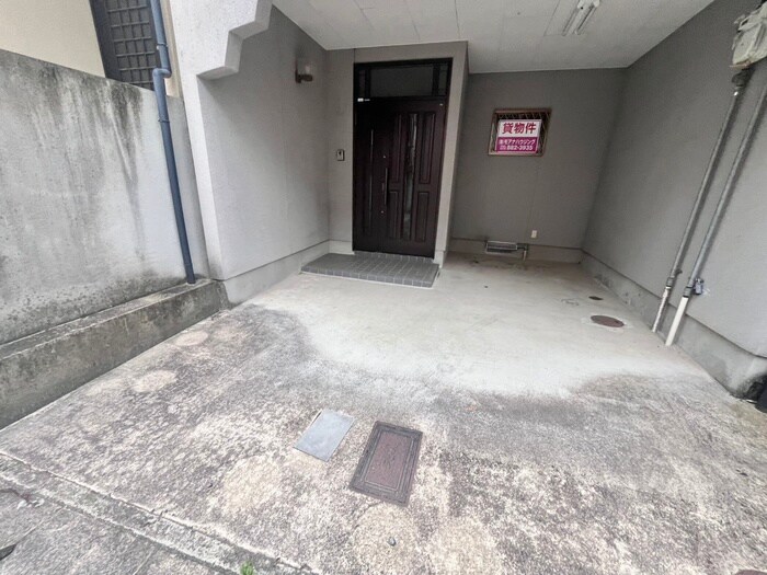 物件外観写真5　(エントランス部分)