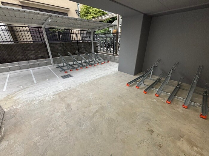 物件外観写真5　(駐輪場)
