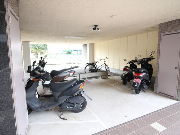 バイク置き場