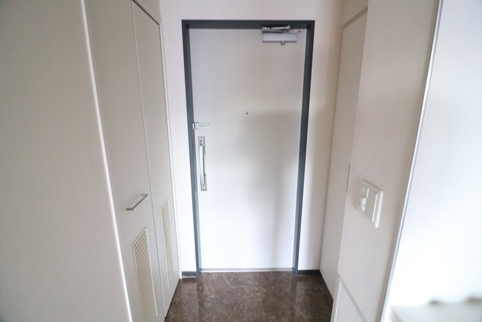 物件内観写真17　(玄関)