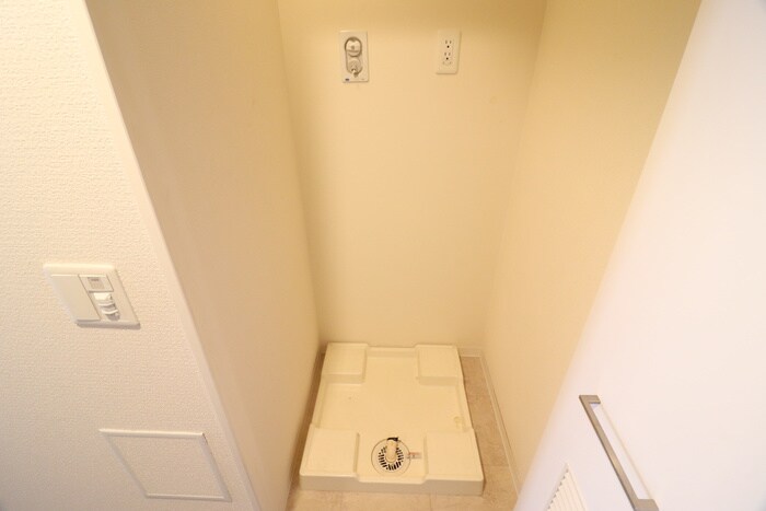 物件内観写真18　(洗濯機置場)