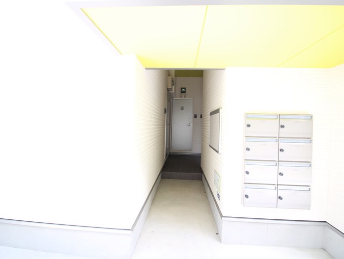 物件外観写真5　(エントランス部分)