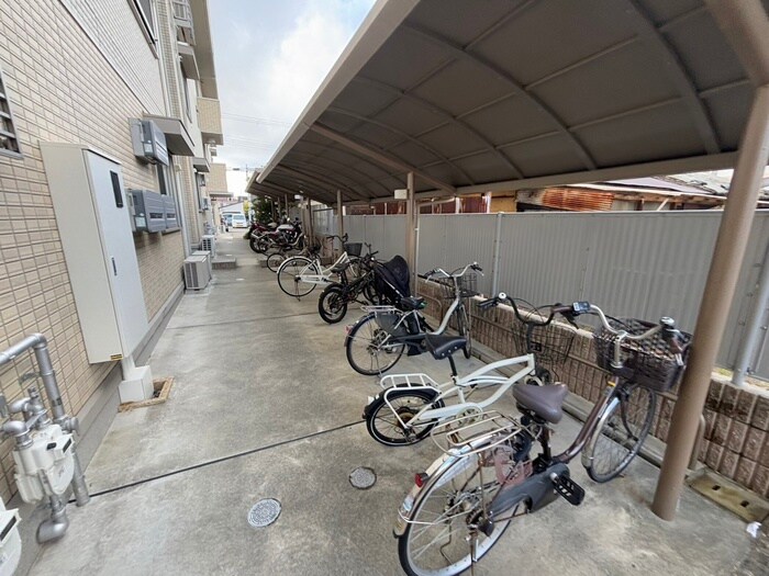 物件外観写真4　(駐輪場)