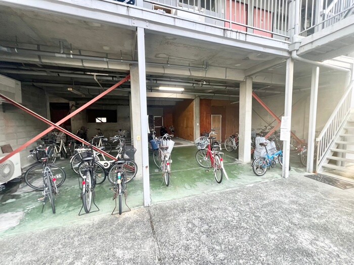 物件外観写真2　(駐輪場)