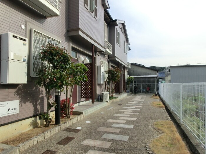 物件外観写真3　(エントランス部分)