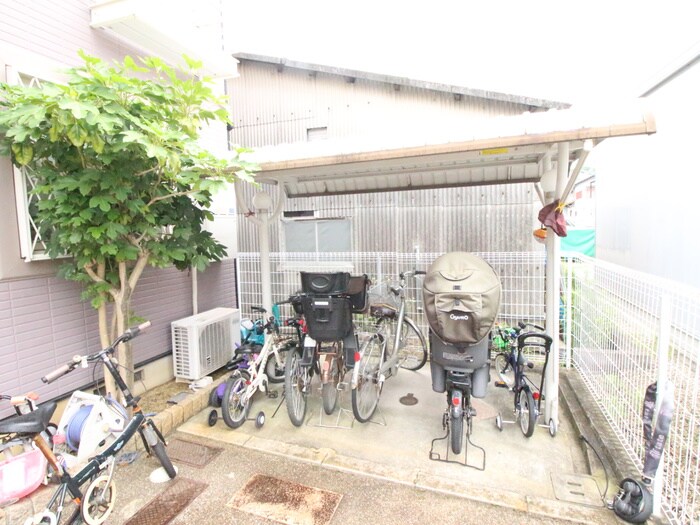 物件外観写真5　(駐輪場)