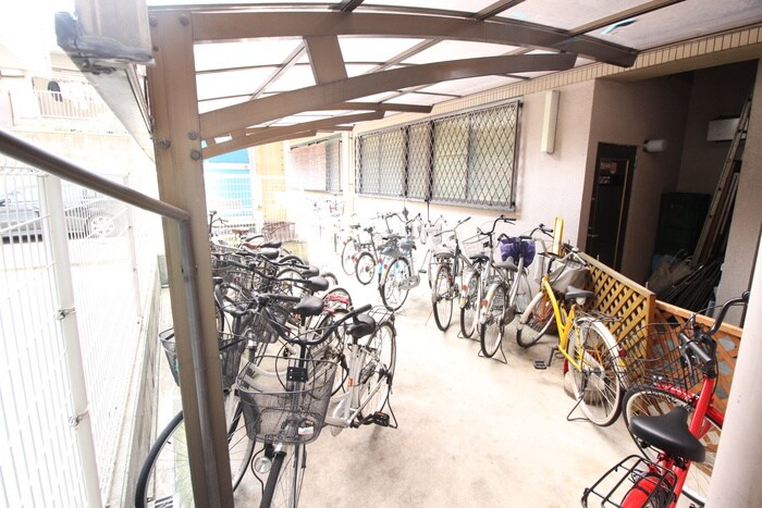 物件外観写真4　(駐輪場)