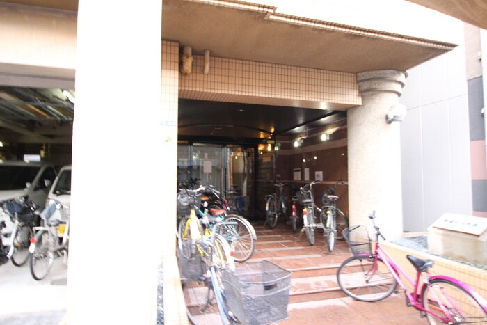 物件外観写真6　(エントランス部分)
