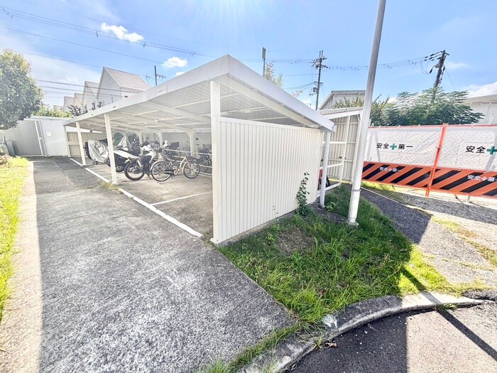 物件外観写真3　(駐輪場)