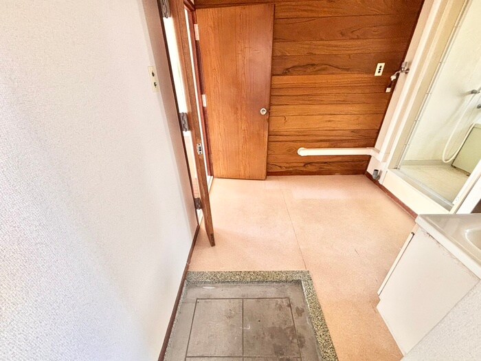 物件内観写真17　(玄関)