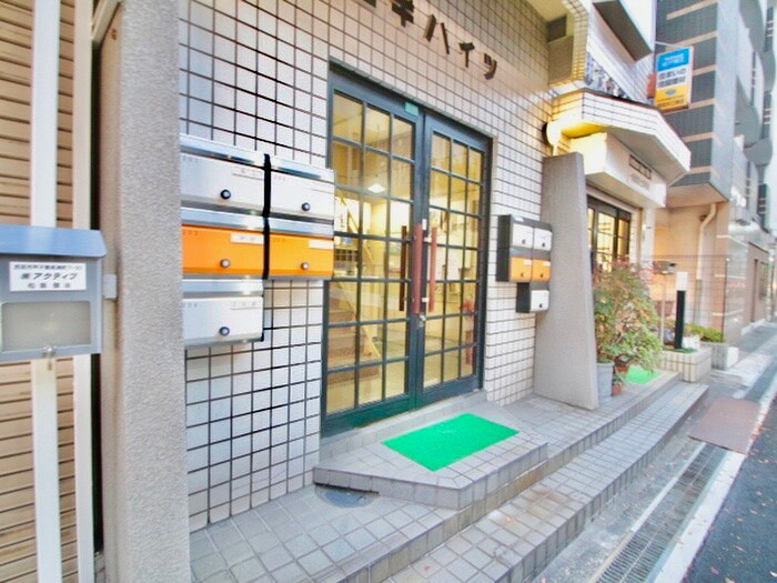 物件外観写真3　(エントランス部分)