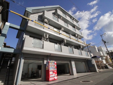 ロイヤル魚住外観写真