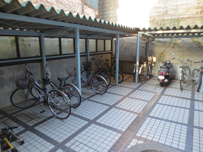 物件外観写真5　(駐輪場)
