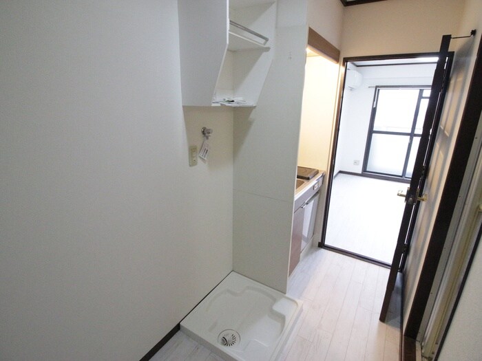 物件内観写真10　(洗濯機置場)