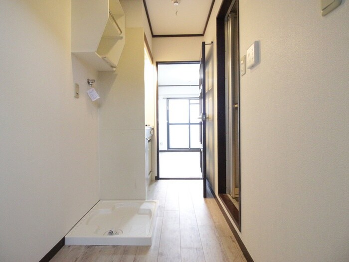 物件内観写真13　(洗濯機置場)