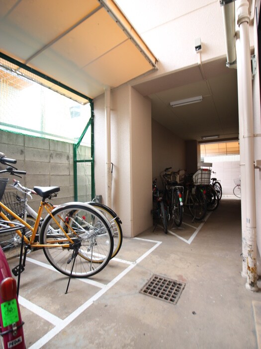 物件外観写真5　(駐輪場)