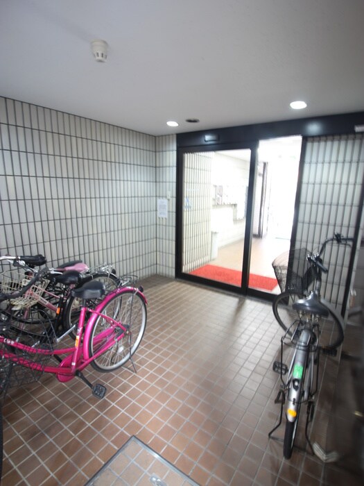 物件外観写真6　(エントランス部分)