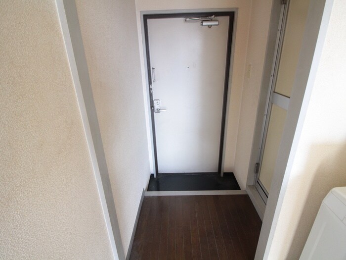 物件内観写真8　(玄関)