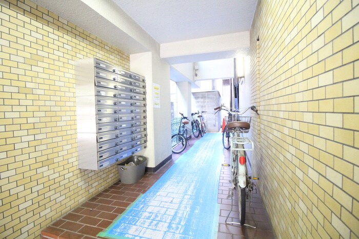 物件外観写真3　(エントランス部分)