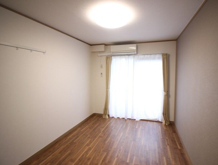 物件内観写真4　(居室)