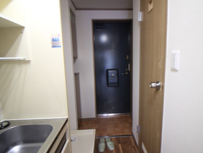 物件内観写真12　(玄関)