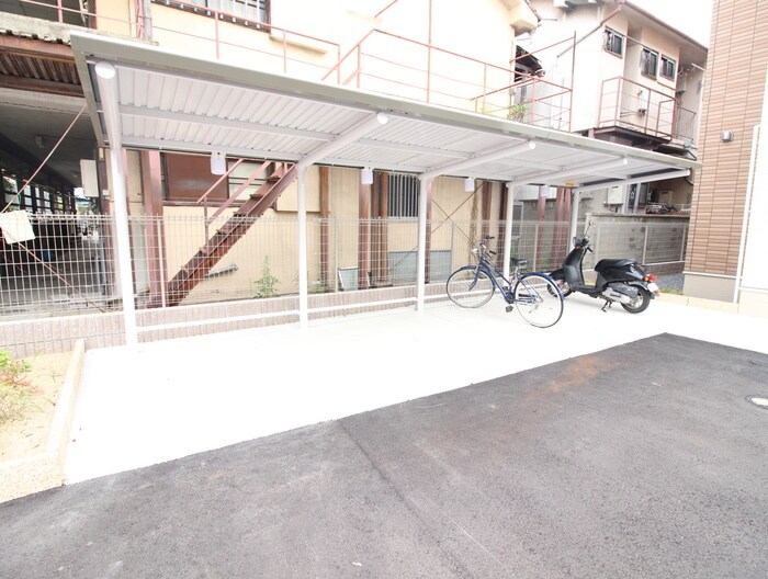 物件外観写真2　(駐輪場)
