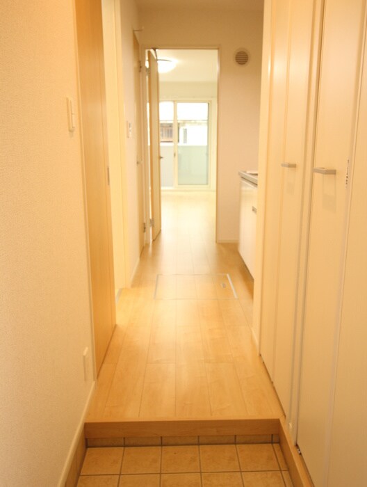 物件内観写真7　(玄関)