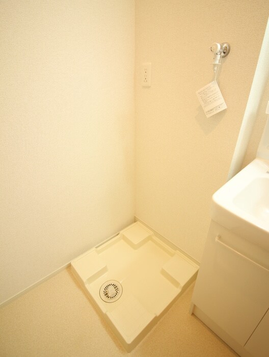 物件内観写真10　(洗濯機置場)