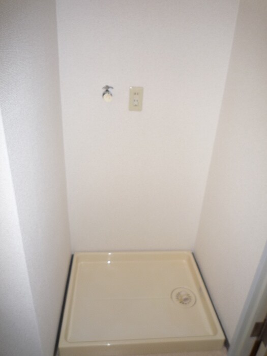 物件内観写真8　(洗濯機置場)