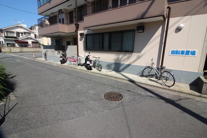 物件外観写真2　(駐輪場)
