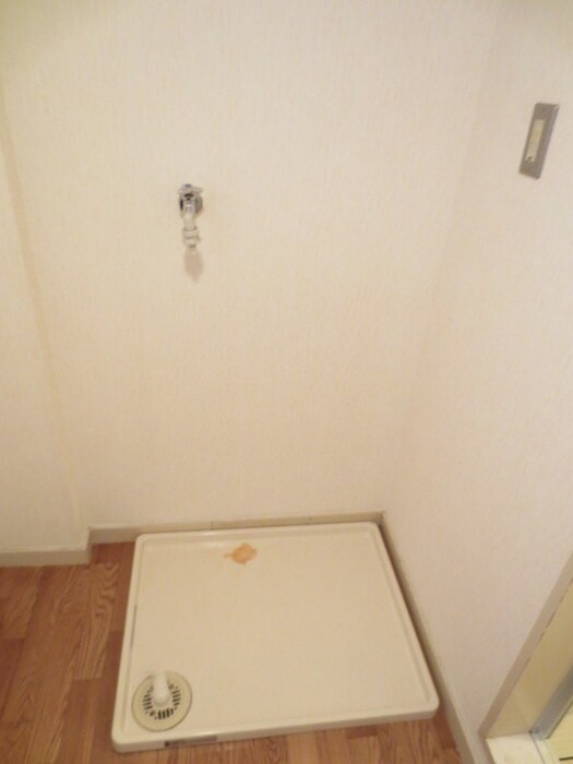 物件内観写真15　(洗濯機置場)