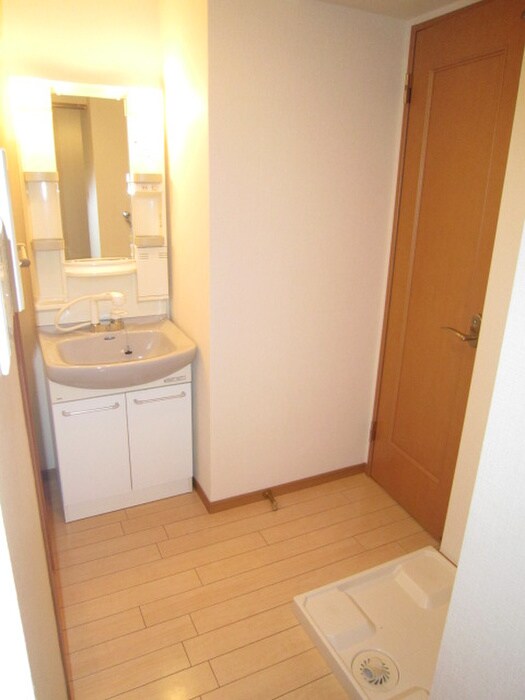 物件内観写真12　(洗濯機置場)