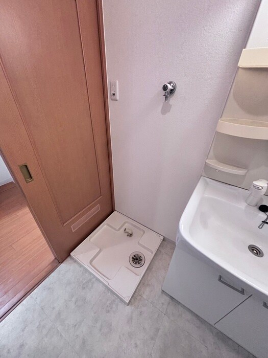 物件内観写真13　(洗濯機置場)