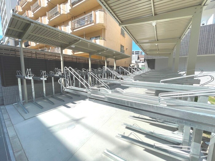 物件外観写真4　(駐輪場)