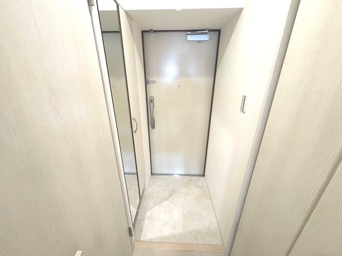 物件内観写真12　(玄関)