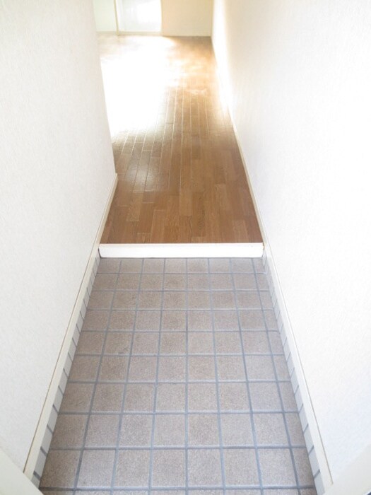 物件内観写真5　(玄関)