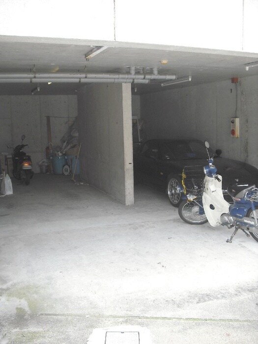 物件外観写真4　(バイク置き場)