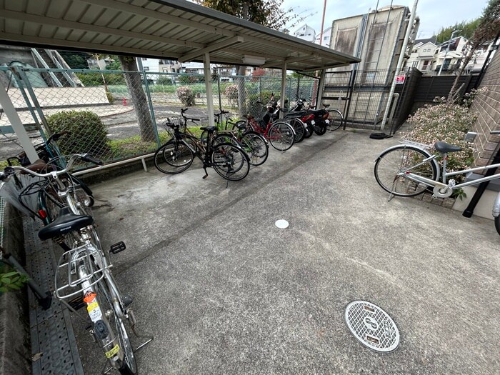 物件外観写真5　(駐輪場)