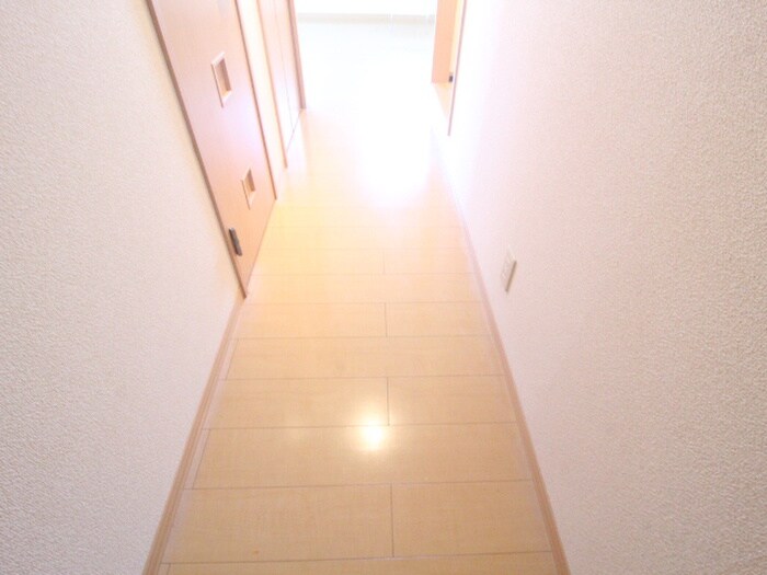 物件内観写真18　(廊下)
