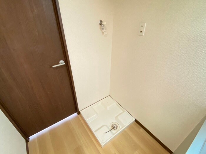 物件内観写真16　(洗濯機置場)